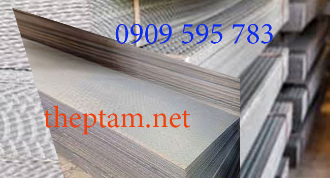cầu thang thép tấm gân